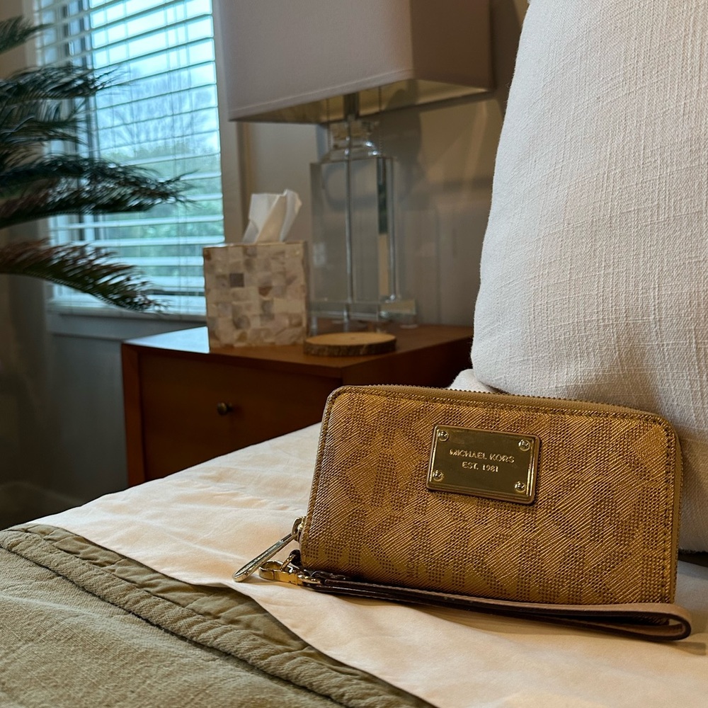 Michael Kors Gold Wristlet Wallet